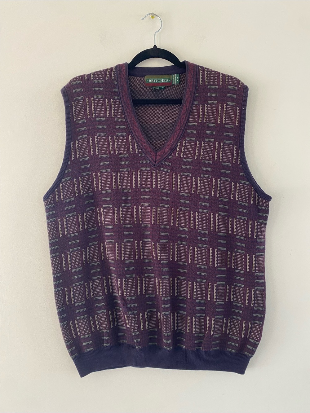 Vintage Men's Burgundy Patterned V-Neck Sweater Vest